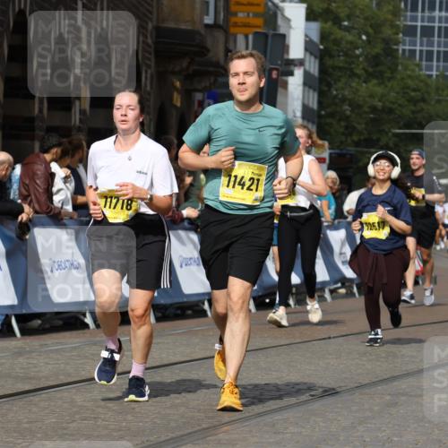 13.09.2026 - 21. swb-Marathon Bremen Strokosch-Dieckow http://msf.ph/oto/10387370 13.09.2026 11:08:52 Ziel 10229, 10609, 11065, 11124, 11560, 11561, 11678, 11834, 11888, 11968, 12073, 12162, 12164, 12315, 12410, 12516, 10217, 10321, 10455, 10570, 10630, 11011, 11053, 11074, 11138, 11531, 11812, 11905, 12192, 12337, 12438, 12554 meine-sportfotos.de