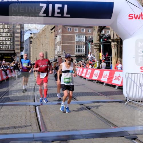 13.09.2026 - 21. swb-Marathon Bremen Tim E. http://msf.ph/oto/10387371 13.09.2026 13:27:09 Ziel 531, 946, 2089, 3076, 3302, 3510, 3527, 3852, 3893, 4327, 4441, 4598, 4919, 5054, 5689, 5937, 5943, 6289, 6314, 6375, 6455, 6580, 7027, 7246, 7317, 8112, 8303, 9150, 9551, 13097 meine-sportfotos.de