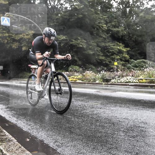 13.09.2026 - Stadtparktriathlon H.Heesch http://msf.ph/oto/10387373 13.09.2026 12:13:05 Radfahren 858, 1051, 1187 meine-sportfotos.de