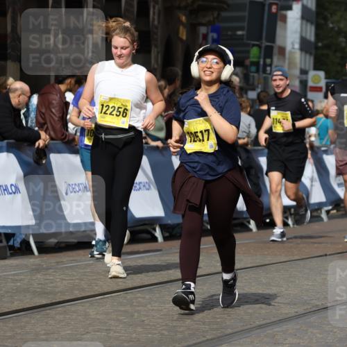 13.09.2026 - 21. swb-Marathon Bremen Strokosch-Dieckow http://msf.ph/oto/10387417 13.09.2026 11:08:55 Ziel 10229, 10399, 10609, 11065, 11124, 11358, 11421, 11560, 11561, 11678, 11710, 11718, 11834, 11888, 11968, 12073, 12162, 12164, 12410, 12516, 10217, 10321, 10455, 10570, 10630, 11011, 11091, 11138, 11304, 11531, 11578, 11812, 11905, 12155, 12192, 12337, 12554 meine-sportfotos.de