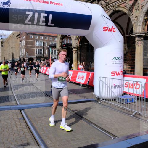 13.09.2026 - 21. swb-Marathon Bremen Tim E. http://msf.ph/oto/10387418 13.09.2026 13:28:00 Ziel 323, 440, 534, 762, 857, 1006, 1932, 2668, 2686, 3013, 3135, 3460, 3521, 3970, 4106, 4133, 4421, 4496, 4593, 4744, 5081, 5557, 6067, 6522, 7042, 7138, 7358, 8351, 9494, 9727, 13198 meine-sportfotos.de