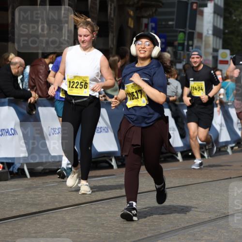 13.09.2026 - 21. swb-Marathon Bremen Strokosch-Dieckow http://msf.ph/oto/10387426 13.09.2026 11:08:55 Ziel 10229, 10399, 10609, 11065, 11124, 11358, 11421, 11560, 11561, 11678, 11710, 11718, 11834, 11888, 11968, 12073, 12162, 12164, 12410, 12516, 10217, 10321, 10455, 10570, 10630, 11011, 11091, 11138, 11304, 11531, 11578, 11812, 11905, 12155, 12192, 12337, 12554 meine-sportfotos.de