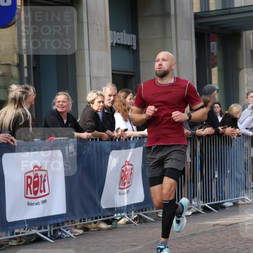 13.09.2026 - 21. swb-Marathon Bremen Strokosch-Dieckow http://msf.ph/oto/10387431 13.09.2026 12:56:05 Ziel 250, 1212, 6630, 13224, 1583, 2072, 5163, 6630, 10034, 13080 meine-sportfotos.de