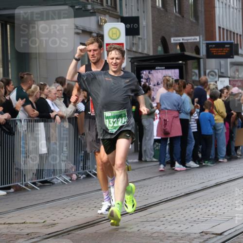 13.09.2026 - 21. swb-Marathon Bremen Strokosch-Dieckow http://msf.ph/oto/10387463 13.09.2026 12:56:18 Ziel 901, 1212, 1288, 4936, 13224, 250, 6630 meine-sportfotos.de