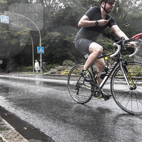 13.09.2026 - Stadtparktriathlon H.Heesch http://msf.ph/oto/10387472 13.09.2026 12:15:02 Radfahren 934, 960 meine-sportfotos.de