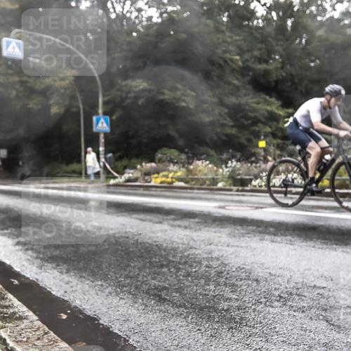13.09.2026 - Stadtparktriathlon H.Heesch http://msf.ph/oto/10387513 13.09.2026 12:15:35 Radfahren 832, 966, 1011 meine-sportfotos.de