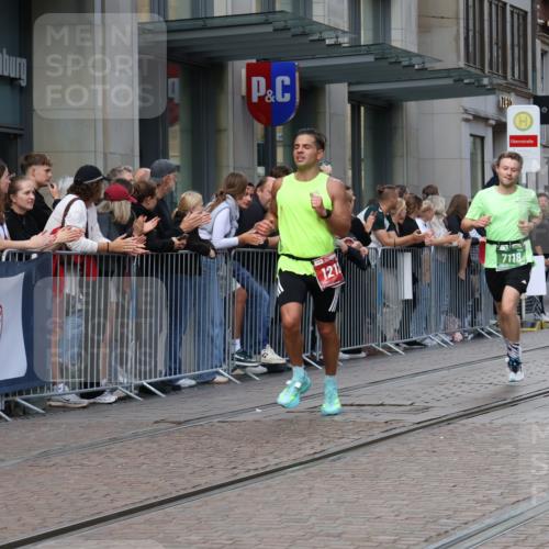 13.09.2026 - 21. swb-Marathon Bremen Strokosch-Dieckow http://msf.ph/oto/10387570 13.09.2026 12:56:39 Ziel 365, 573, 6201, 7118, 7671, 901, 1212, 1288, 4936, 13224 meine-sportfotos.de