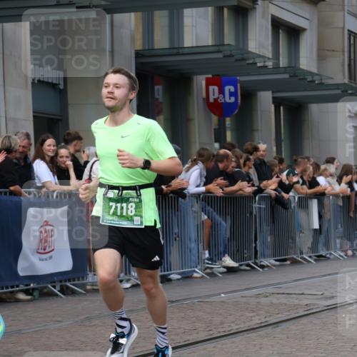 13.09.2026 - 21. swb-Marathon Bremen Strokosch-Dieckow http://msf.ph/oto/10387600 13.09.2026 12:56:41 Ziel 365, 573, 3368, 6201, 7118, 7671, 901, 1212, 1288, 4936, 13224 meine-sportfotos.de