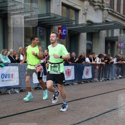 13.09.2026 - 21. swb-Marathon Bremen Strokosch-Dieckow http://msf.ph/oto/10387617 13.09.2026 12:56:42 Ziel 365, 573, 850, 3368, 6201, 7118, 7671, 901, 1212, 1288, 4936, 13224 meine-sportfotos.de