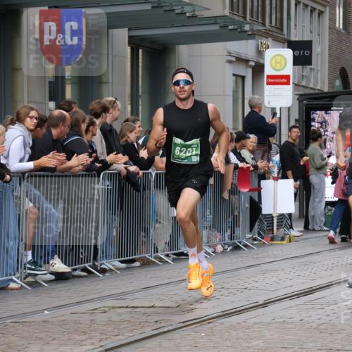 13.09.2026 - 21. swb-Marathon Bremen Strokosch-Dieckow http://msf.ph/oto/10387633 13.09.2026 12:56:44 Ziel 365, 573, 850, 3368, 6201, 7118, 7671, 901, 1212, 1288, 4936, 13224 meine-sportfotos.de