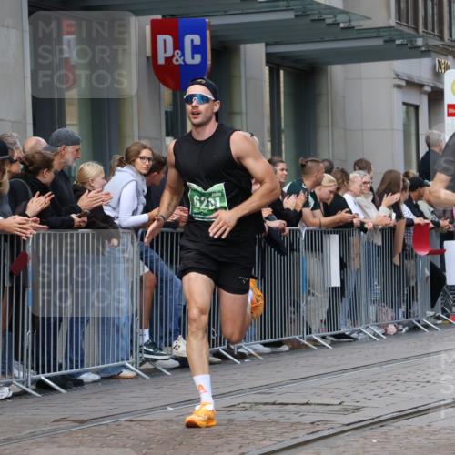 13.09.2026 - 21. swb-Marathon Bremen Strokosch-Dieckow http://msf.ph/oto/10387641 13.09.2026 12:56:44 Ziel 365, 573, 850, 3368, 6201, 7118, 7671, 901, 1212, 1288, 4936, 13224 meine-sportfotos.de