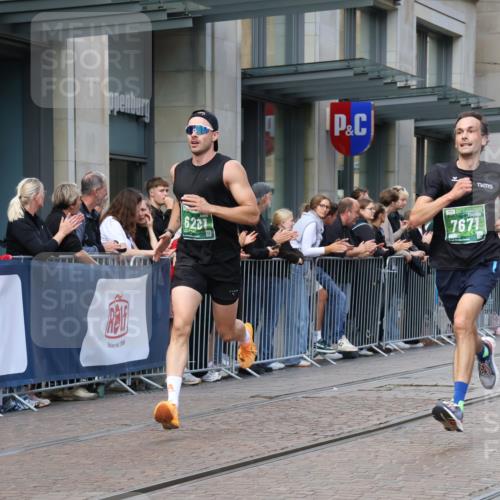 13.09.2026 - 21. swb-Marathon Bremen Strokosch-Dieckow http://msf.ph/oto/10387649 13.09.2026 12:56:45 Ziel 365, 573, 850, 3368, 5912, 6201, 7118, 7671, 901, 1212, 1288, 4936, 13224 meine-sportfotos.de