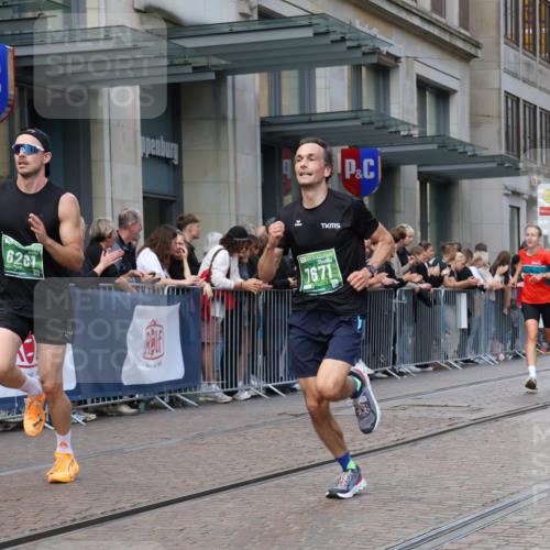 13.09.2026 - 21. swb-Marathon Bremen Strokosch-Dieckow http://msf.ph/oto/10387658 13.09.2026 12:56:45 Ziel 365, 573, 850, 3368, 5912, 6201, 7118, 7671, 901, 1212, 1288, 4936, 13224 meine-sportfotos.de