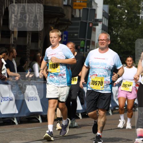 13.09.2026 - 21. swb-Marathon Bremen Strokosch-Dieckow http://msf.ph/oto/10387696 13.09.2026 11:09:12 Ziel 10217, 10399, 10455, 10469, 10599, 11011, 11053, 11074, 11358, 11421, 11434, 11531, 11710, 11718, 11812, 11905, 12256, 12353, 12438, 12517, 10314, 10556, 10664, 10686, 10694, 10769, 10823, 10981, 10983, 11225, 11764, 11882, 11883, 11914, 11915, 11995, 12322, 12491, 13607 meine-sportfotos.de