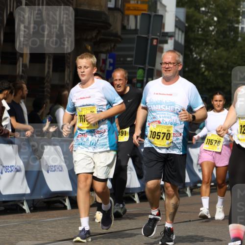 13.09.2026 - 21. swb-Marathon Bremen Strokosch-Dieckow http://msf.ph/oto/10387705 13.09.2026 11:09:12 Ziel 10217, 10399, 10455, 10469, 10599, 11011, 11053, 11074, 11358, 11421, 11434, 11531, 11710, 11718, 11812, 11905, 12256, 12353, 12438, 12517, 10314, 10556, 10664, 10686, 10694, 10769, 10823, 10981, 10983, 11225, 11764, 11882, 11883, 11914, 11915, 11995, 12322, 12491, 13607 meine-sportfotos.de