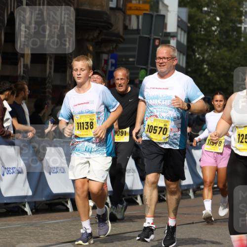 13.09.2026 - 21. swb-Marathon Bremen Strokosch-Dieckow http://msf.ph/oto/10387713 13.09.2026 11:09:12 Ziel 10217, 10399, 10455, 10469, 10599, 11011, 11053, 11074, 11358, 11421, 11434, 11531, 11710, 11718, 11812, 11905, 12256, 12353, 12438, 12517, 10314, 10556, 10664, 10686, 10694, 10769, 10823, 10981, 10983, 11225, 11764, 11882, 11883, 11914, 11915, 11995, 12322, 12491, 13607 meine-sportfotos.de