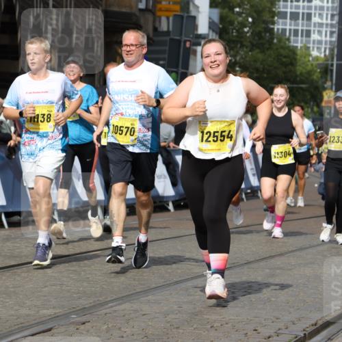 13.09.2026 - 21. swb-Marathon Bremen Strokosch-Dieckow http://msf.ph/oto/10387721 13.09.2026 11:09:13 Ziel 10217, 10399, 10455, 10469, 10599, 11011, 11053, 11074, 11358, 11421, 11434, 11531, 11710, 11718, 11812, 11905, 12192, 12256, 12353, 12438, 12517, 10556, 10664, 10686, 10694, 10769, 10823, 10981, 10983, 11225, 11764, 11882, 11883, 11914, 11915, 11995, 12322, 12491, 12532, 13607 meine-sportfotos.de