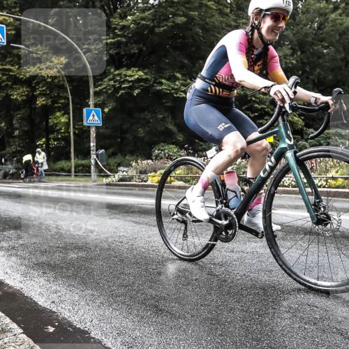13.09.2026 - Stadtparktriathlon H.Heesch http://msf.ph/oto/10387757 13.09.2026 12:19:03 Radfahren 1106, 1132 meine-sportfotos.de