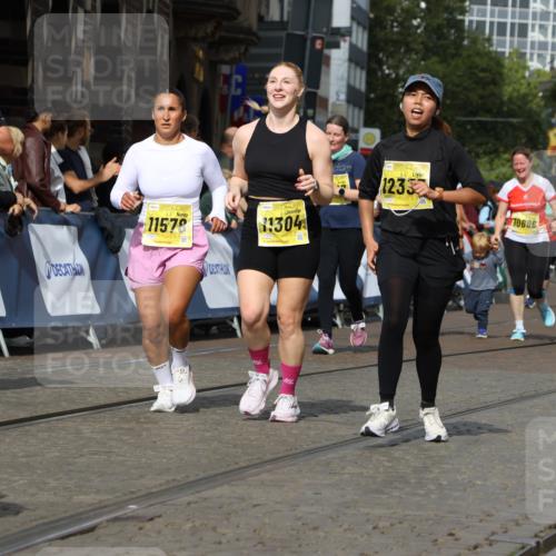 13.09.2026 - 21. swb-Marathon Bremen Strokosch-Dieckow http://msf.ph/oto/10387758 13.09.2026 11:09:15 Ziel 10217, 10455, 10469, 10599, 10630, 11011, 11053, 11074, 11421, 11434, 11531, 11718, 11812, 11905, 12192, 12256, 12353, 12438, 12517, 12554, 10556, 10664, 10694, 10769, 10823, 10981, 11225, 11764, 11882, 11883, 11914, 11915, 11995, 12322, 12474, 12491, 12532, 13607 meine-sportfotos.de