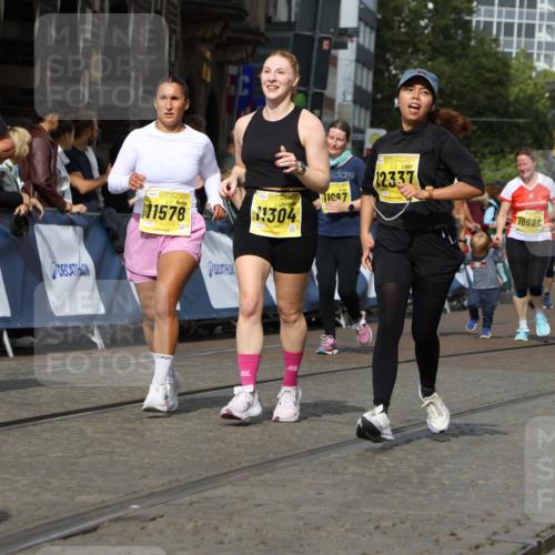 13.09.2026 - 21. swb-Marathon Bremen Strokosch-Dieckow http://msf.ph/oto/10387767 13.09.2026 11:09:15 Ziel 10217, 10455, 10469, 10599, 10630, 11011, 11053, 11074, 11421, 11434, 11531, 11718, 11812, 11905, 12192, 12256, 12353, 12438, 12517, 12554, 10556, 10664, 10694, 10769, 10823, 10981, 11225, 11764, 11882, 11883, 11914, 11915, 11995, 12322, 12474, 12491, 12532, 13607 meine-sportfotos.de