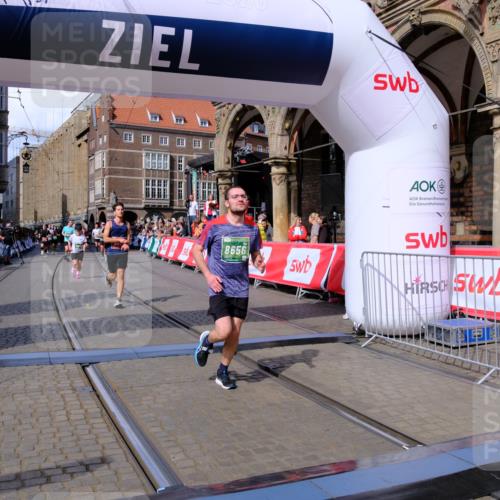 13.09.2026 - 21. swb-Marathon Bremen Tim E. http://msf.ph/oto/10387774 13.09.2026 13:28:25 Ziel 1343, 2977, 3114, 3334, 3480, 4506, 5360, 5889, 6182, 7926, 8188, 8656, 9145, 9167, 9168, 9543, 9738, 9881, 13069 meine-sportfotos.de
