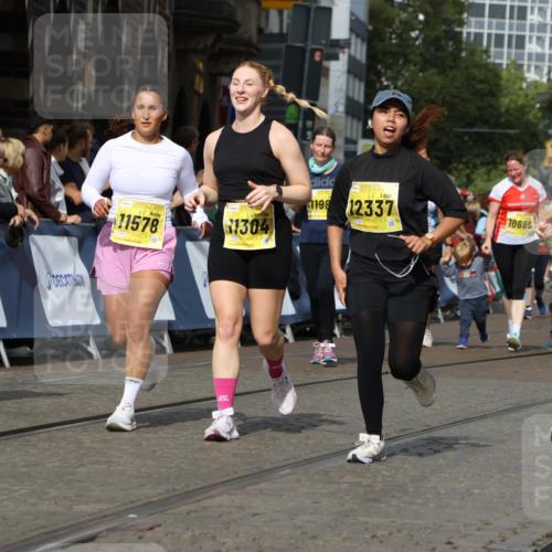 13.09.2026 - 21. swb-Marathon Bremen Strokosch-Dieckow http://msf.ph/oto/10387785 13.09.2026 11:09:15 Ziel 10217, 10455, 10469, 10599, 10630, 11011, 11053, 11074, 11421, 11434, 11531, 11718, 11812, 11905, 12192, 12256, 12353, 12438, 12517, 12554, 10556, 10664, 10694, 10769, 10823, 10981, 11225, 11764, 11882, 11883, 11914, 11915, 11995, 12322, 12474, 12491, 12532, 13607 meine-sportfotos.de