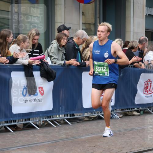 13.09.2026 - 21. swb-Marathon Bremen Strokosch-Dieckow http://msf.ph/oto/10387797 13.09.2026 12:57:02 Ziel 850, 1875, 2986, 3368, 5912, 6264, 365, 573, 901, 6201, 7118, 7671 meine-sportfotos.de