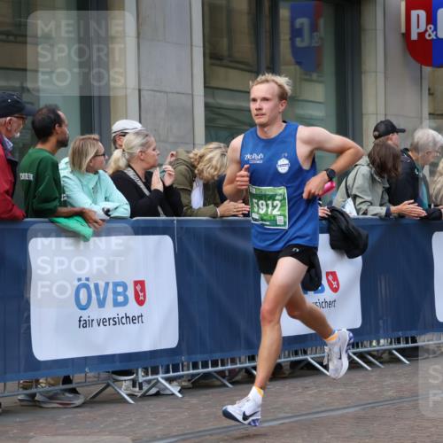 13.09.2026 - 21. swb-Marathon Bremen Strokosch-Dieckow http://msf.ph/oto/10387805 13.09.2026 12:57:02 Ziel 850, 1875, 2986, 3368, 5912, 6264, 365, 573, 901, 6201, 7118, 7671 meine-sportfotos.de