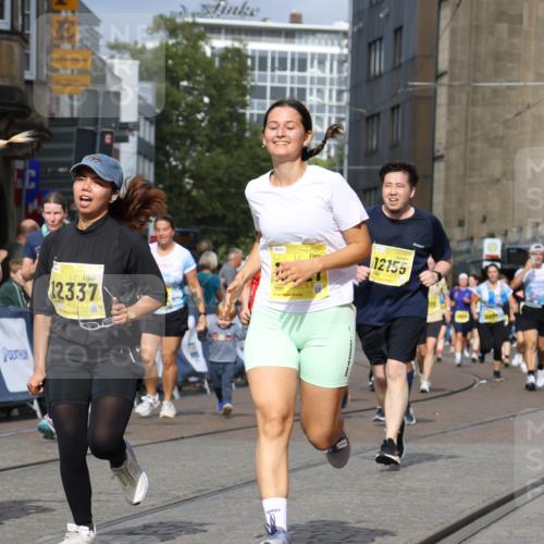 13.09.2026 - 21. swb-Marathon Bremen Strokosch-Dieckow http://msf.ph/oto/10387819 13.09.2026 11:09:16 Ziel 10217, 10455, 10469, 10570, 10599, 10630, 11011, 11053, 11074, 11138, 11434, 11531, 11812, 11905, 12192, 12256, 12353, 12438, 12517, 12554, 10556, 10664, 10694, 10769, 10823, 10981, 11225, 11882, 11883, 11914, 11915, 11995, 12322, 12474, 12491, 12532, 13607 meine-sportfotos.de