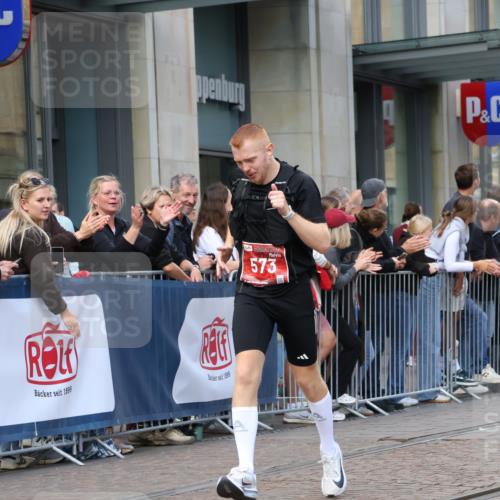 13.09.2026 - 21. swb-Marathon Bremen Strokosch-Dieckow http://msf.ph/oto/10387829 13.09.2026 12:57:07 Ziel 850, 919, 1875, 2986, 4795, 5912, 6264, 365, 573, 850, 3368, 6201, 7118, 7671 meine-sportfotos.de