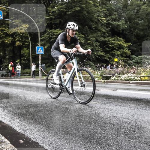 13.09.2026 - Stadtparktriathlon H.Heesch http://msf.ph/oto/10387838 13.09.2026 12:19:56 Radfahren 970, 1090, 1137, 1157 meine-sportfotos.de