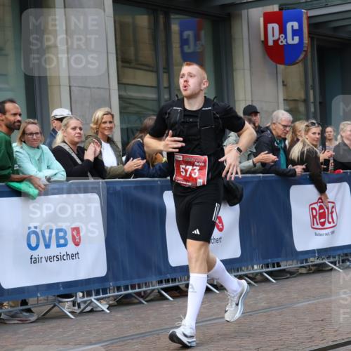 13.09.2026 - 21. swb-Marathon Bremen Strokosch-Dieckow http://msf.ph/oto/10387844 13.09.2026 12:57:08 Ziel 919, 1875, 2986, 4795, 5912, 6264, 365, 573, 850, 3368, 6201, 7118, 7671 meine-sportfotos.de