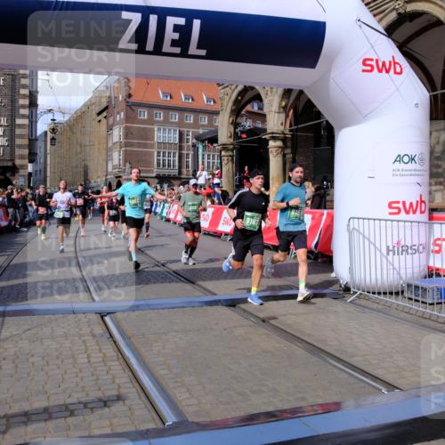 13.09.2026 - 21. swb-Marathon Bremen Tim E. http://msf.ph/oto/10387852 13.09.2026 13:28:30 Ziel 178, 210, 1460, 2047, 2977, 3114, 3334, 3597, 4506, 5250, 5360, 5889, 6182, 7926, 8656, 9167, 9168, 9543, 9738, 9881 meine-sportfotos.de