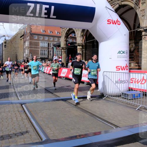 13.09.2026 - 21. swb-Marathon Bremen Tim E. http://msf.ph/oto/10387862 13.09.2026 13:28:30 Ziel 178, 210, 1460, 2047, 2977, 3114, 3334, 3597, 4506, 5250, 5360, 5889, 6182, 7926, 8656, 9167, 9168, 9543, 9738, 9881 meine-sportfotos.de