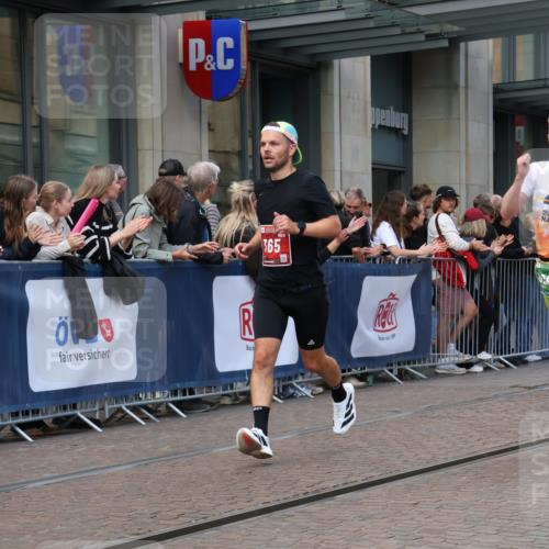 13.09.2026 - 21. swb-Marathon Bremen Strokosch-Dieckow http://msf.ph/oto/10387889 13.09.2026 12:57:16 Ziel 919, 1875, 2986, 4795, 6264, 365, 573, 850, 3368, 5912, 6201, 7671 meine-sportfotos.de