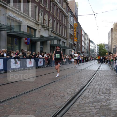 13.09.2026 - 21. swb-Marathon Bremen Strokosch-Dieckow http://msf.ph/oto/10387931 13.09.2026 12:57:19 Ziel 919, 1875, 2986, 4795, 6264, 365, 573, 850, 3368, 5912 meine-sportfotos.de