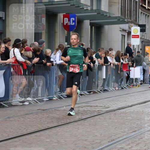 13.09.2026 - 21. swb-Marathon Bremen Strokosch-Dieckow http://msf.ph/oto/10388038 13.09.2026 12:57:34 Ziel 1323, 9065, 919, 1875, 2986, 4795, 5912, 6264 meine-sportfotos.de