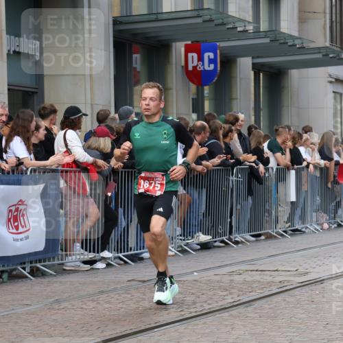 13.09.2026 - 21. swb-Marathon Bremen Strokosch-Dieckow http://msf.ph/oto/10388043 13.09.2026 12:57:35 Ziel 1323, 2099, 9065, 919, 1875, 2986, 4795, 5912, 6264 meine-sportfotos.de