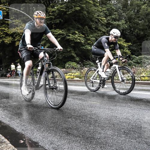 13.09.2026 - Stadtparktriathlon H.Heesch http://msf.ph/oto/10388044 13.09.2026 12:22:13 Radfahren 854, 1006, 1050 meine-sportfotos.de