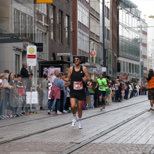 13.09.2026 - 21. swb-Marathon Bremen Strokosch-Dieckow http://msf.ph/oto/10388077 13.09.2026 12:57:41 Ziel 1323, 2073, 2099, 9065, 919, 1875, 2986, 4795, 6264 meine-sportfotos.de