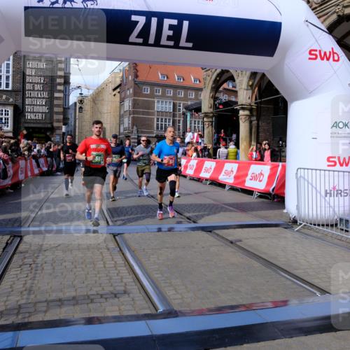13.09.2026 - 21. swb-Marathon Bremen Tim E. http://msf.ph/oto/10388080 13.09.2026 13:28:43 Ziel 178, 210, 1239, 1380, 1460, 2047, 2764, 2977, 3028, 3294, 3597, 4250, 5250, 5683, 5889, 8429, 8483, 8570, 9064, 9549 meine-sportfotos.de