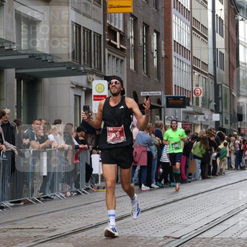 13.09.2026 - 21. swb-Marathon Bremen Strokosch-Dieckow http://msf.ph/oto/10388090 13.09.2026 12:57:43 Ziel 1323, 2073, 2099, 9065, 919, 1875, 2986, 4795, 6264 meine-sportfotos.de