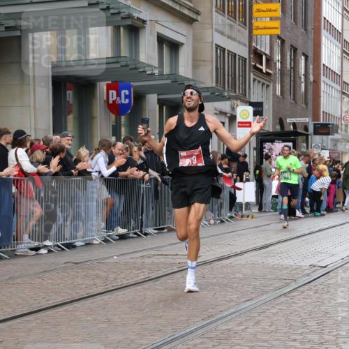 13.09.2026 - 21. swb-Marathon Bremen Strokosch-Dieckow http://msf.ph/oto/10388111 13.09.2026 12:57:44 Ziel 1323, 2073, 2099, 9065, 919, 1875, 2986, 4795, 6264 meine-sportfotos.de