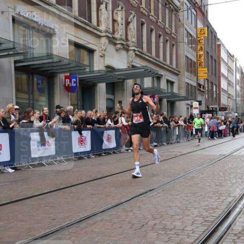 13.09.2026 - 21. swb-Marathon Bremen Strokosch-Dieckow http://msf.ph/oto/10388137 13.09.2026 12:57:45 Ziel 1323, 1604, 1717, 2073, 2099, 9065, 919, 1875, 2986, 4795, 6264 meine-sportfotos.de