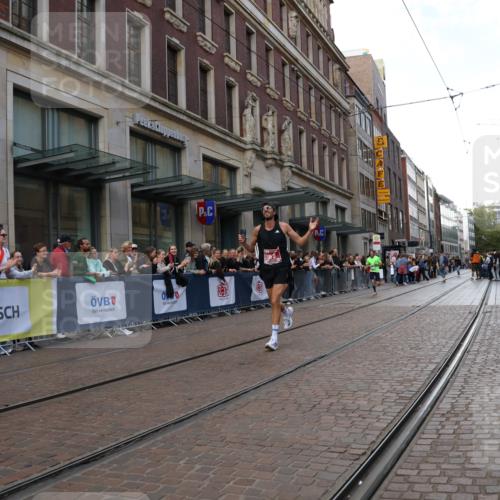 13.09.2026 - 21. swb-Marathon Bremen Strokosch-Dieckow http://msf.ph/oto/10388144 13.09.2026 12:57:45 Ziel 1323, 1604, 1717, 2073, 2099, 9065, 919, 1875, 2986, 4795, 6264 meine-sportfotos.de