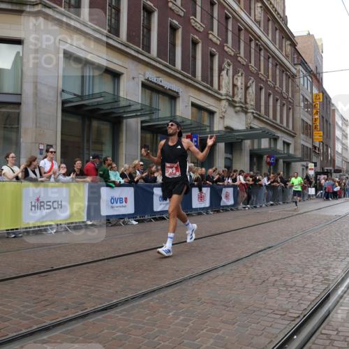 13.09.2026 - 21. swb-Marathon Bremen Strokosch-Dieckow http://msf.ph/oto/10388164 13.09.2026 12:57:46 Ziel 1323, 1604, 1717, 2073, 2099, 9065, 919, 2986, 4795, 6264 meine-sportfotos.de