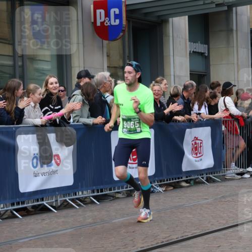 13.09.2026 - 21. swb-Marathon Bremen Strokosch-Dieckow http://msf.ph/oto/10388178 13.09.2026 12:57:48 Ziel 1323, 1379, 1604, 1717, 2073, 2099, 9065, 919, 2986, 4795, 6264 meine-sportfotos.de