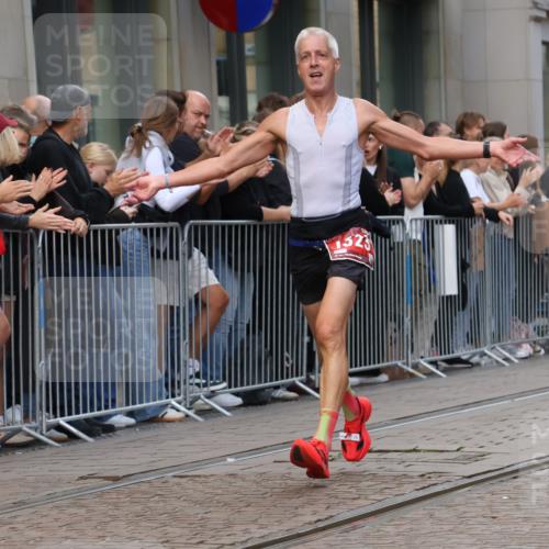 13.09.2026 - 21. swb-Marathon Bremen Strokosch-Dieckow http://msf.ph/oto/10388214 13.09.2026 12:58:09 Ziel 346, 1379, 1472, 1604, 1717, 2049, 5672, 6198, 8311, 8394, 1323, 2073, 2099, 9065 meine-sportfotos.de