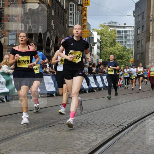 13.09.2026 - 21. swb-Marathon Bremen Strokosch-Dieckow http://msf.ph/oto/10388224 13.09.2026 11:09:34 Ziel 10314, 10321, 10570, 10630, 10664, 10686, 10694, 10823, 10983, 11091, 11138, 11304, 11578, 11764, 11882, 11883, 11915, 11987, 11995, 12155, 12322, 12337, 12491, 12554, 13607, 10234, 10386, 10417, 10645, 10696, 10712, 10737, 10785, 10990, 10991, 11937, 12409, 12449 meine-sportfotos.de