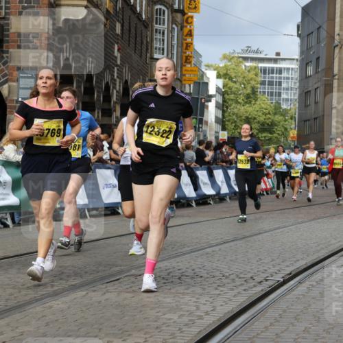 13.09.2026 - 21. swb-Marathon Bremen Strokosch-Dieckow http://msf.ph/oto/10388231 13.09.2026 11:09:34 Ziel 10314, 10321, 10570, 10630, 10664, 10686, 10694, 10823, 10983, 11091, 11138, 11304, 11578, 11764, 11882, 11883, 11915, 11987, 11995, 12155, 12322, 12337, 12491, 12554, 13607, 10234, 10386, 10417, 10645, 10696, 10712, 10737, 10785, 10990, 10991, 11937, 12409, 12449 meine-sportfotos.de